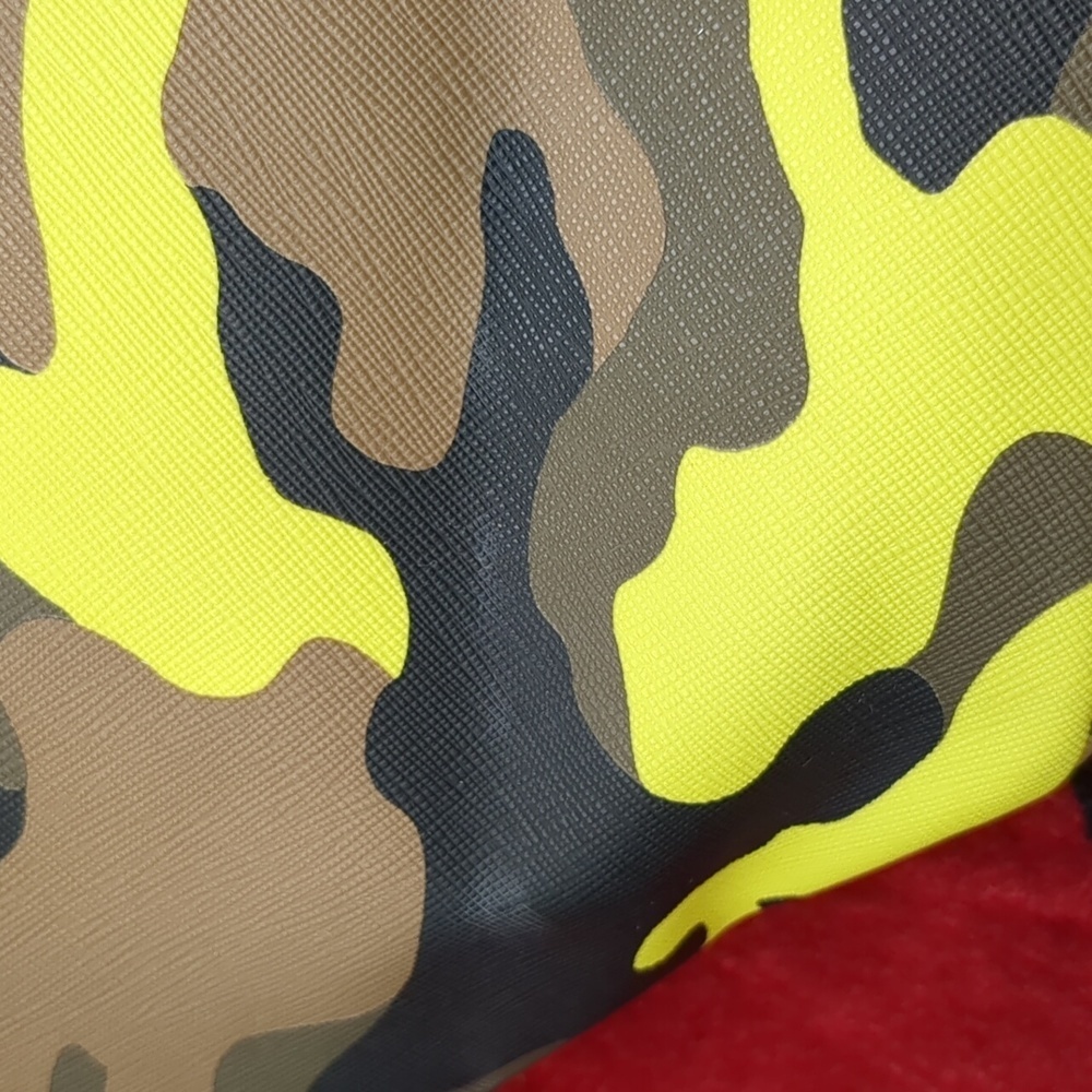 Michael Kors camo tote & wallet set - Picture 3 of 16